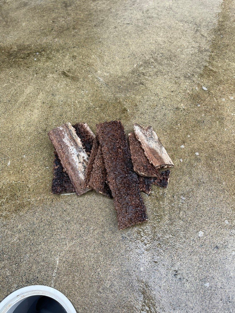 トイレ詰まりの依頼　～尿石がたくさん！！～